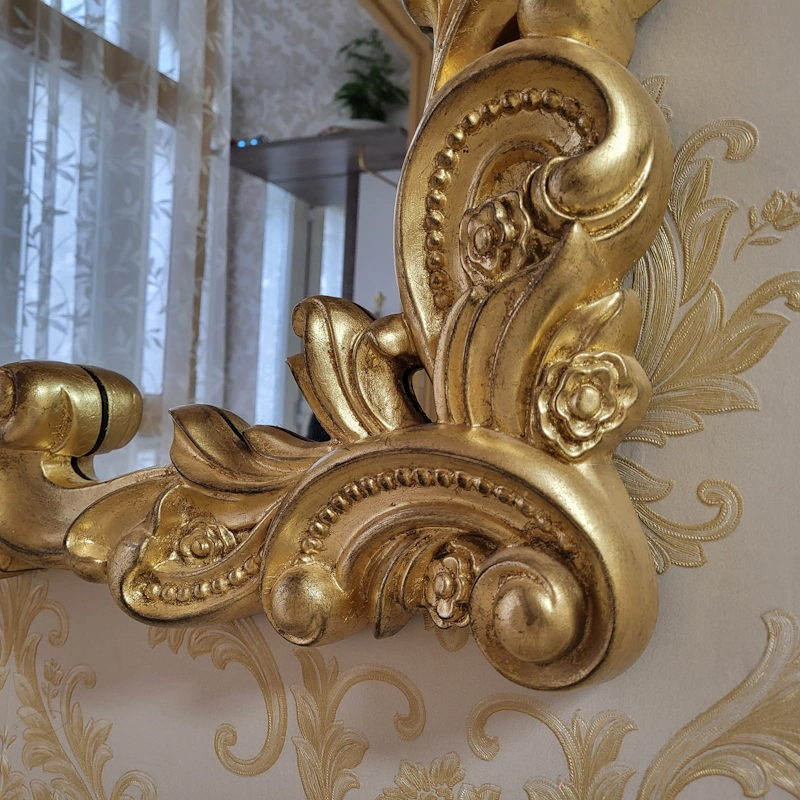 金色装饰镜子公寓细节