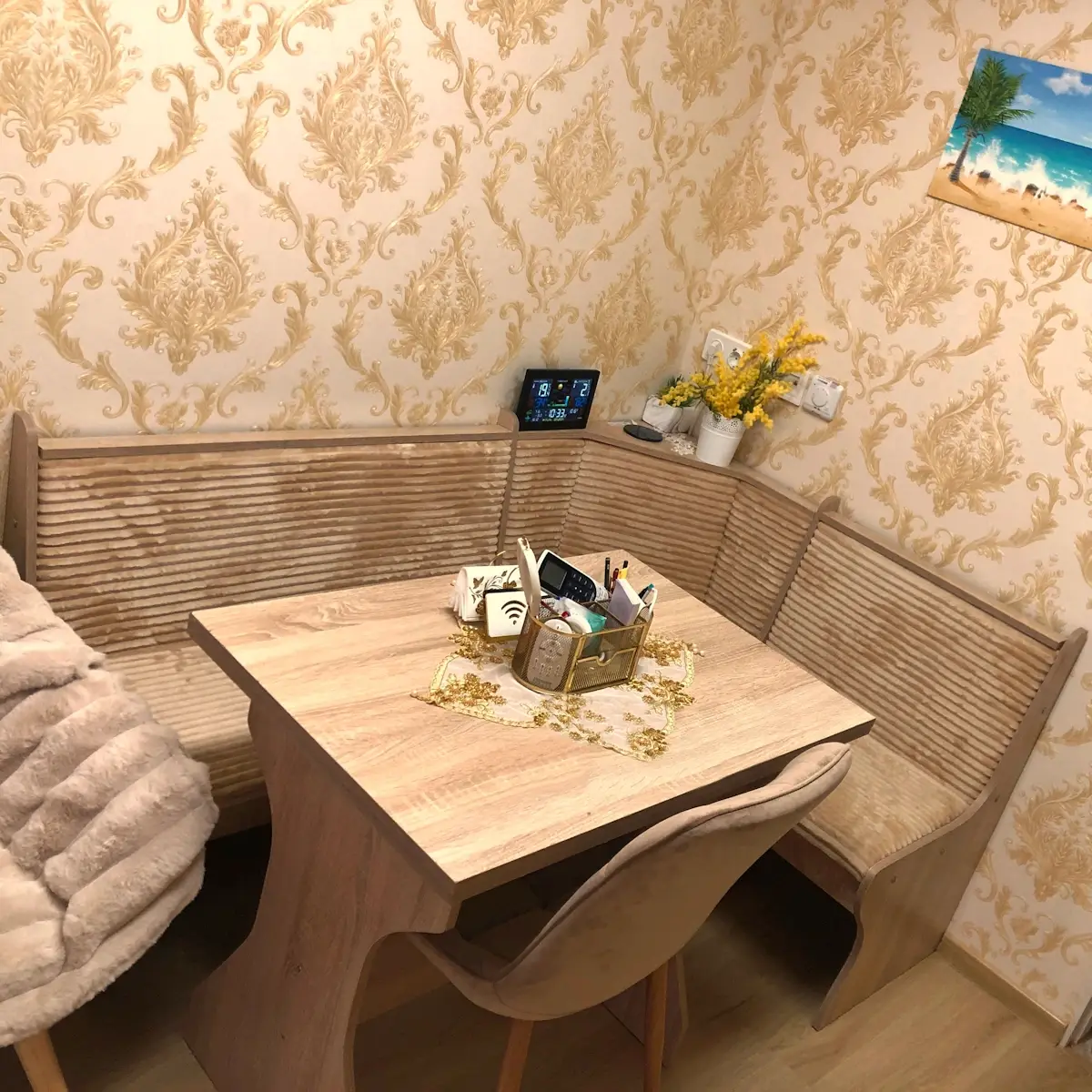 德布勒森公寓餐桌办公区高速WiFi远程办公